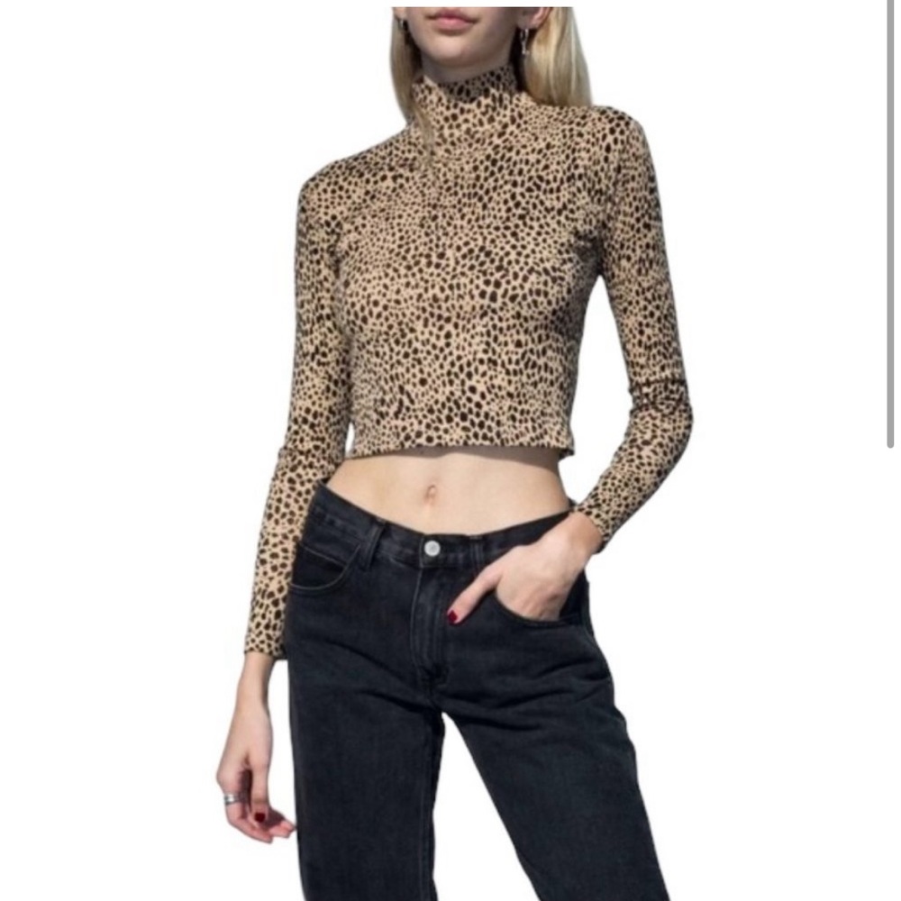 RARE Brandy Melville Daniela Cheetah Print Turtleneck Long Sleeve Cropped Tee